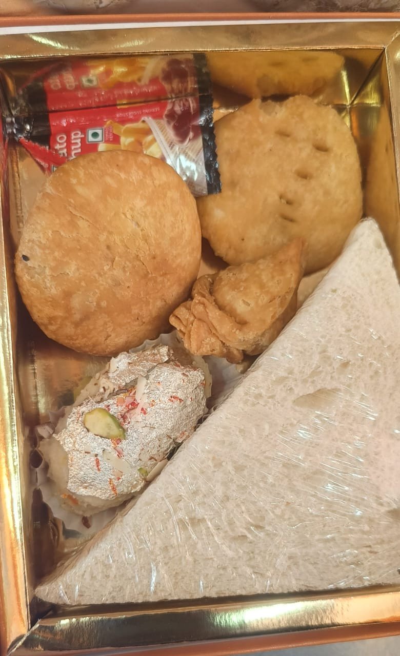 Snacks Box & Refreshment Pack