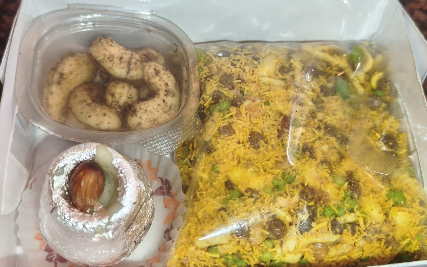 Snacks Box & Refreshment Pack