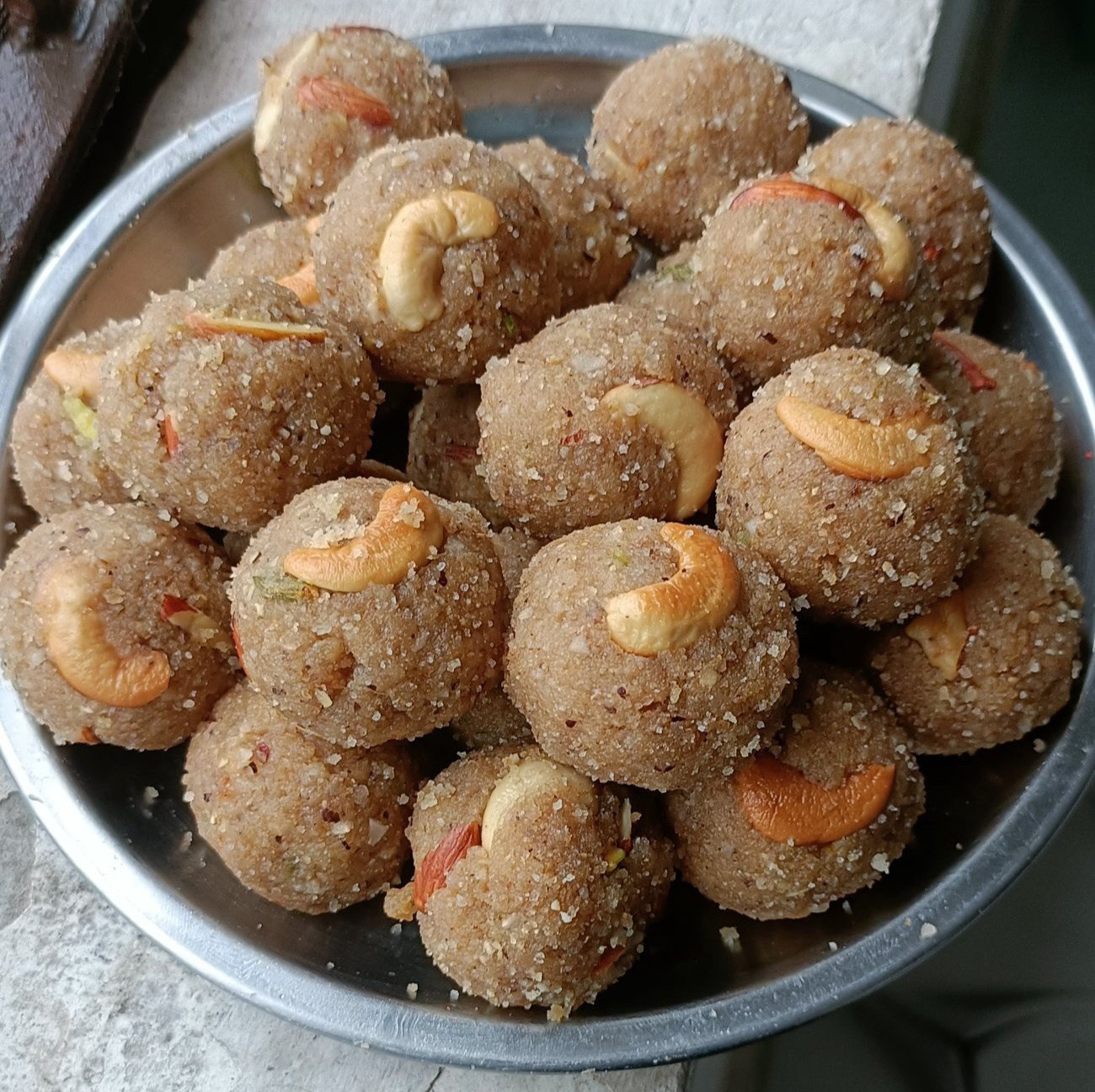 Atta Dry Fruits Laddu