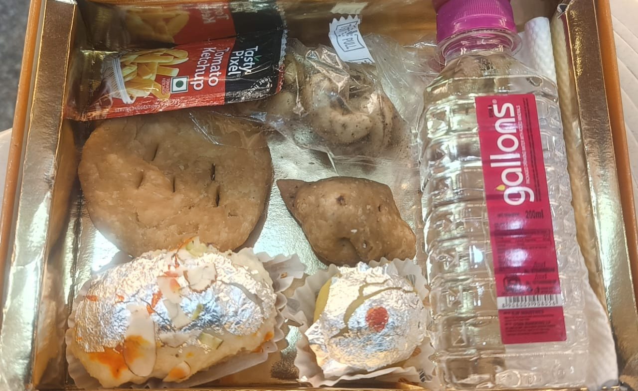 Snacks Box & Refreshment Pack