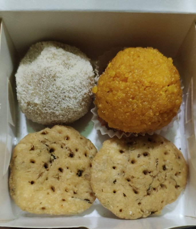 Snacks Box & Refreshment Pack