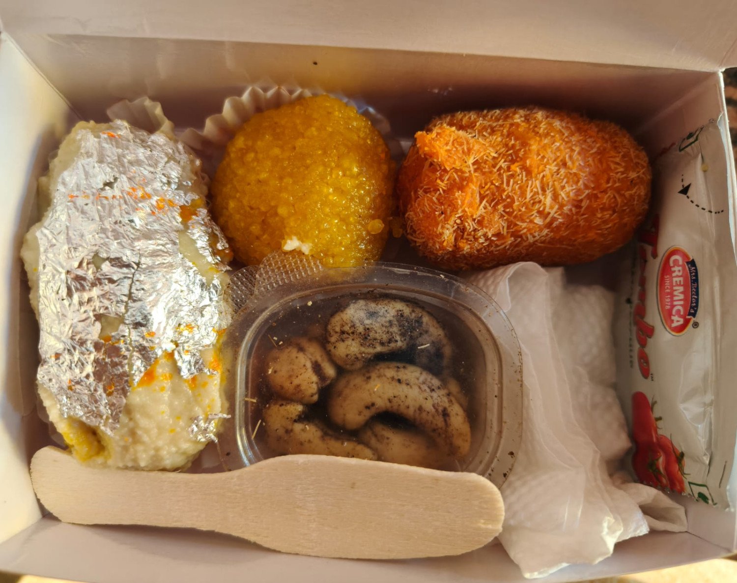 Snacks Box & Refreshment Pack